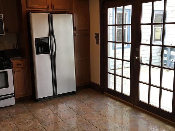 4th image of 337 Commercial St