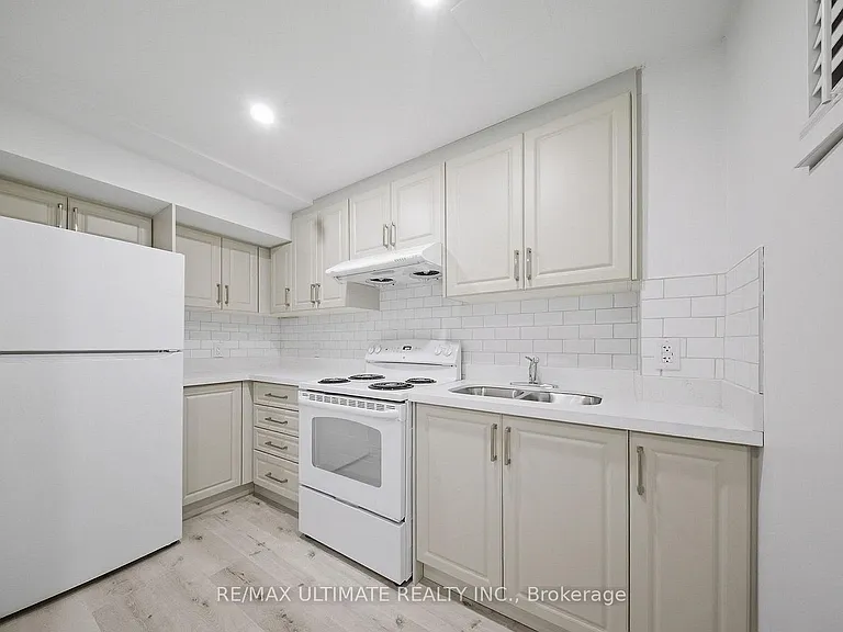 21 Sewells Ln — Photo 9