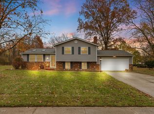 4381 Galaxy Dr, Stow, OH 44224