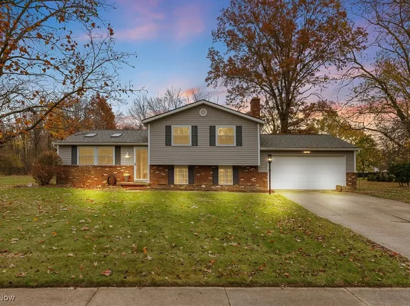 4381 Galaxy Dr, Stow, OH 44224