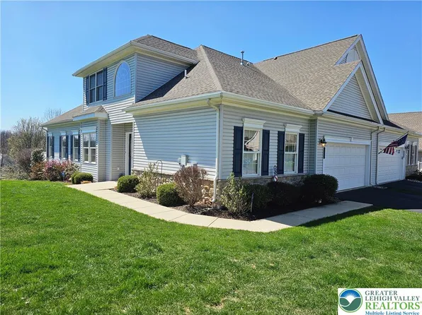 17 Glenmoor Cir N, Easton, PA 18045