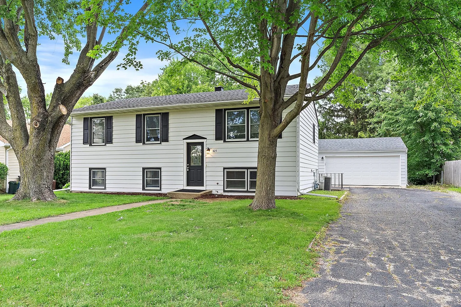 425 Klick St photo 1