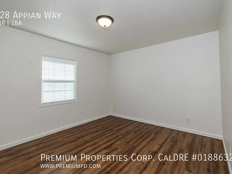 928 Appian Way — Photo 4