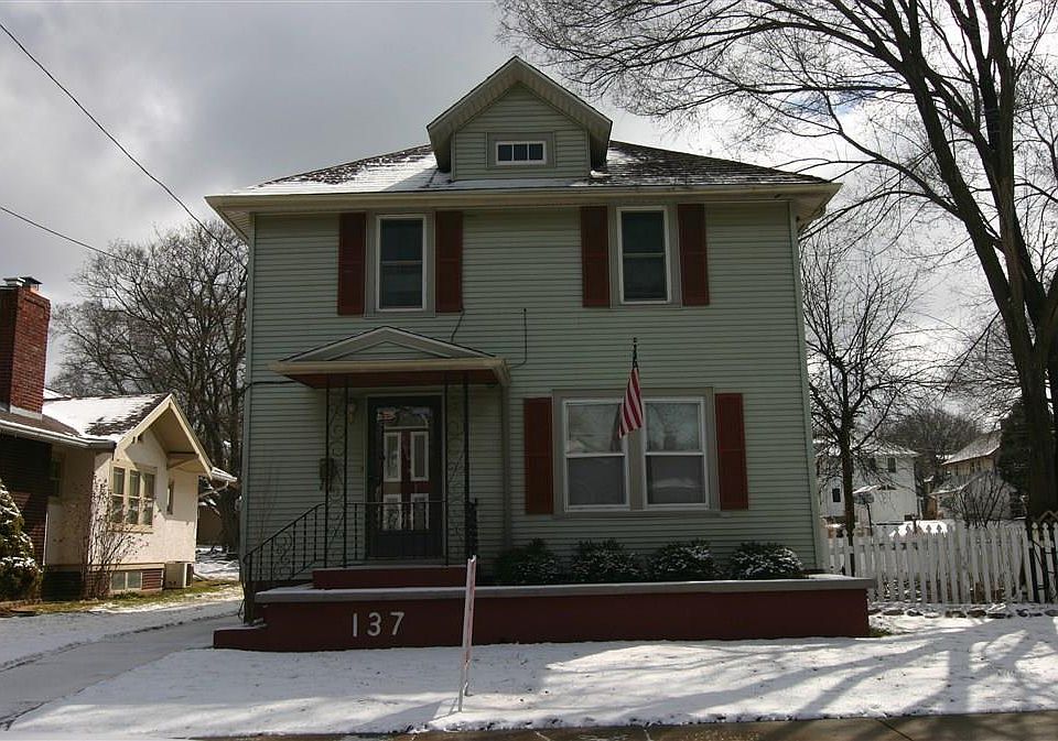 1st image of 137 N Chicago Ave