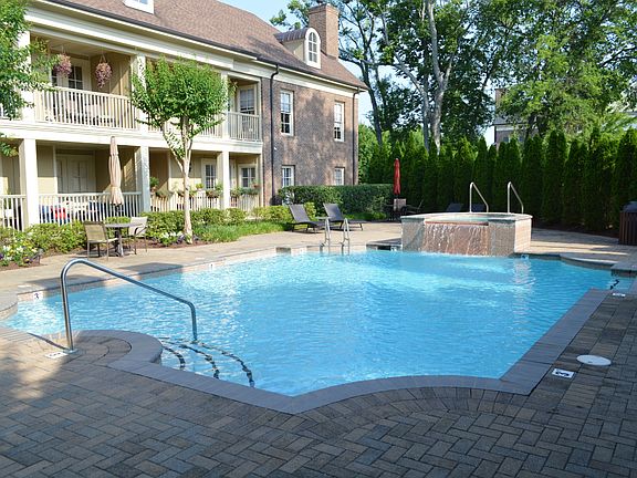 2nd image of 111 Grant Park Dr