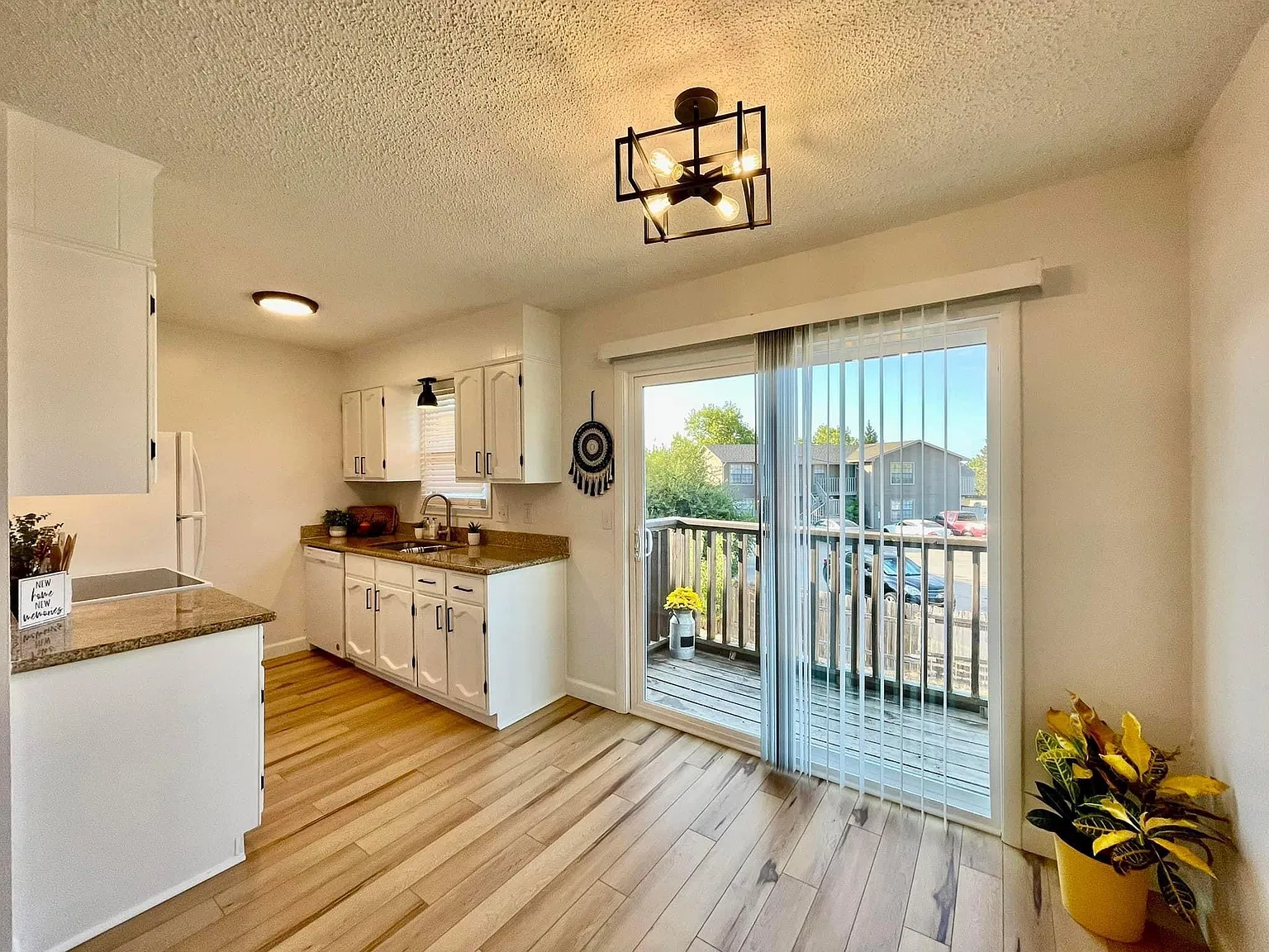 6824 W Par Ln — Photo 3