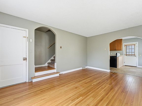 4th image of 1545 Laurel Ave