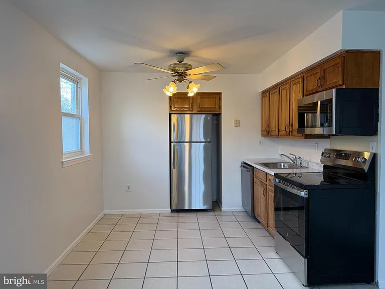 132 N Church St #A-1 — Photo 2