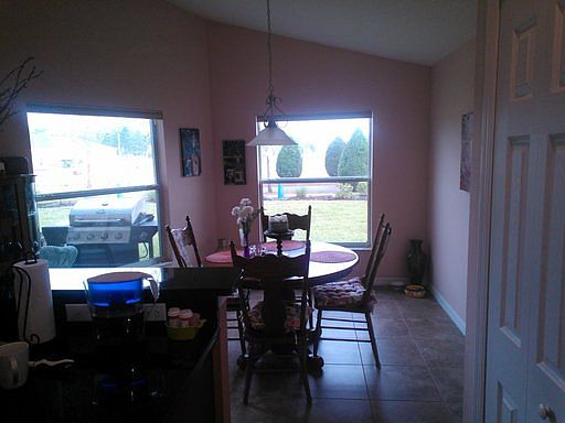 4th image of 122 Gladesdown Ct
