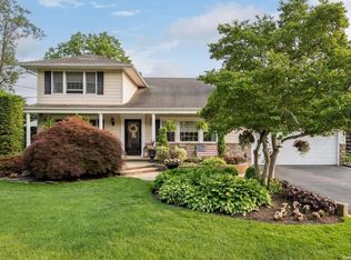 10 Behnke Ct, Rockville Centre, NY 11570