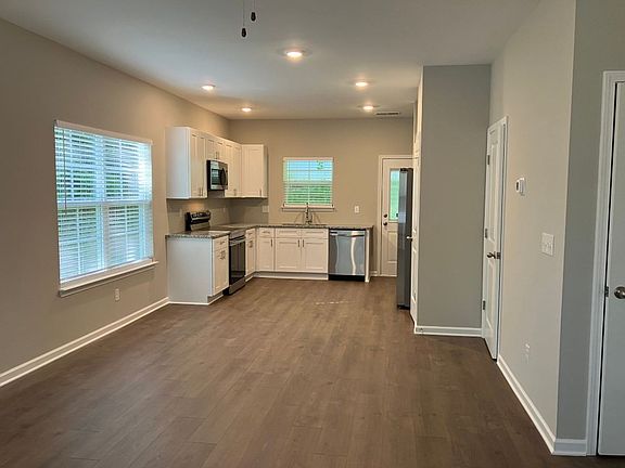 2nd image of 146 Kathryn Ct