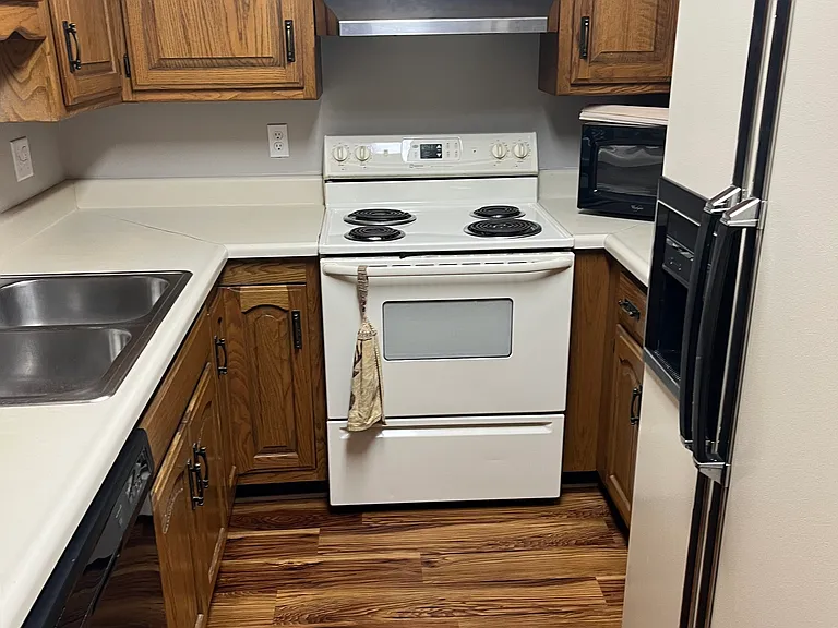 2135-2137 Versailles Village Pl — Photo 7