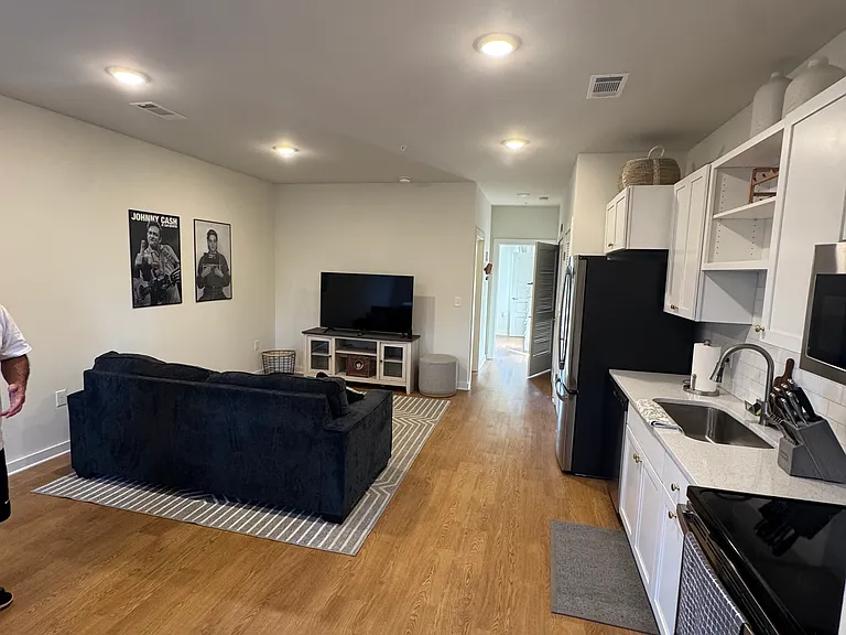 600 E Trinity Ln #114 — Photo 4