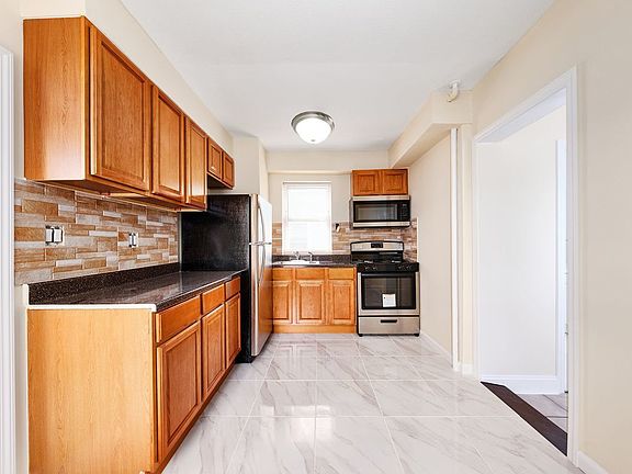 3rd image of 69-27 Elizabeth Ave
