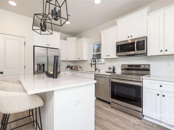 1608 Breezewood Dr, Charlotte, NC 28262