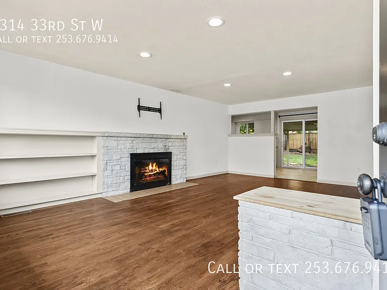 8314 33rd St W — Photo 2