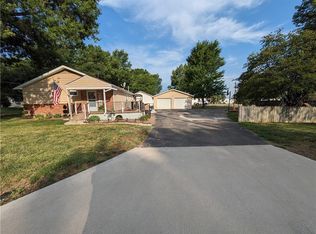 306 N Brayman St, Paola, KS 66071