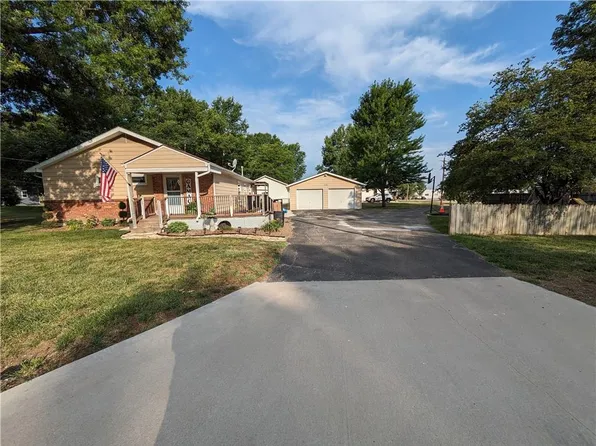 306 N Brayman St, Paola, KS 66071