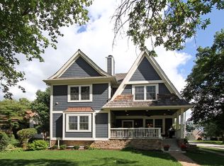 162 Broadway St, Libertyville, IL