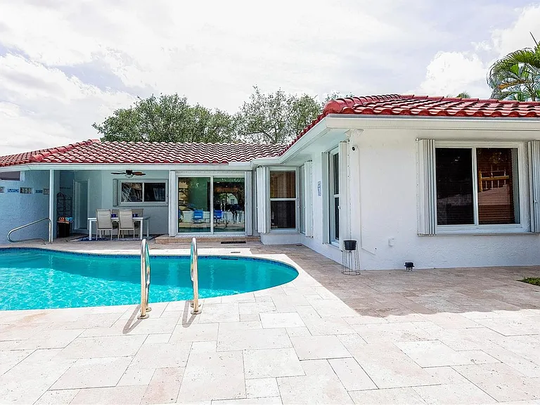 1240 SW 13th Cir — Photo 37
