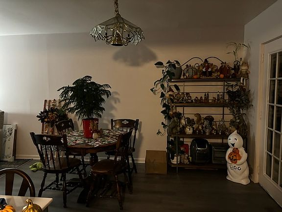4th image of 951 E Kennsinton Ave