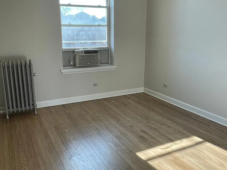 3238 W Berteau Ave #2E — Photo 7