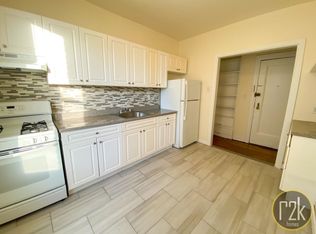 20-75 38th St #1A, Astoria, NY 11105