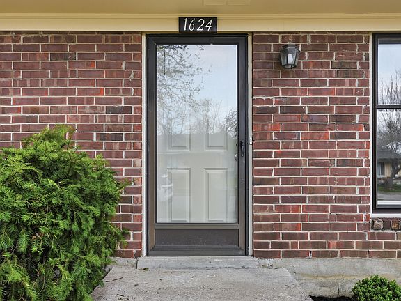2nd image of 1624 Brentmoor Dr