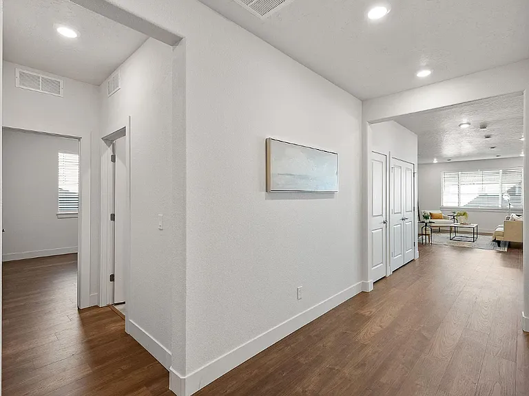 5368 S Snowden Ave — Photo 12