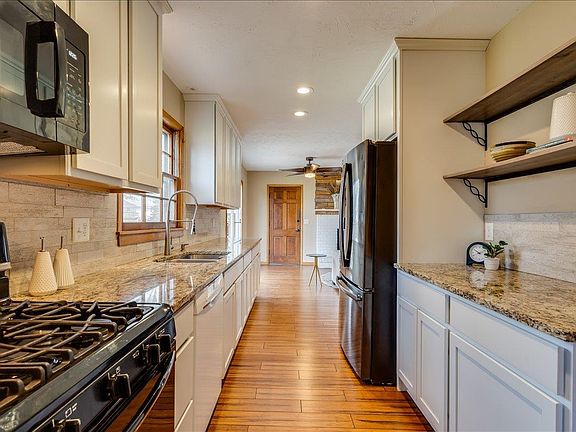 4th image of 8114 E Willowbrook Rd