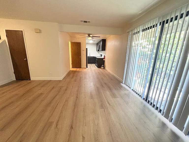 819 Adams Ter #A — Photo 10