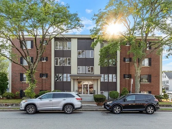 50 Tuttle St APT 5, Wakefield, MA 01880