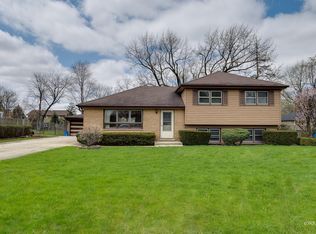 140 N Oakleaf Dr, Addison, IL 60101