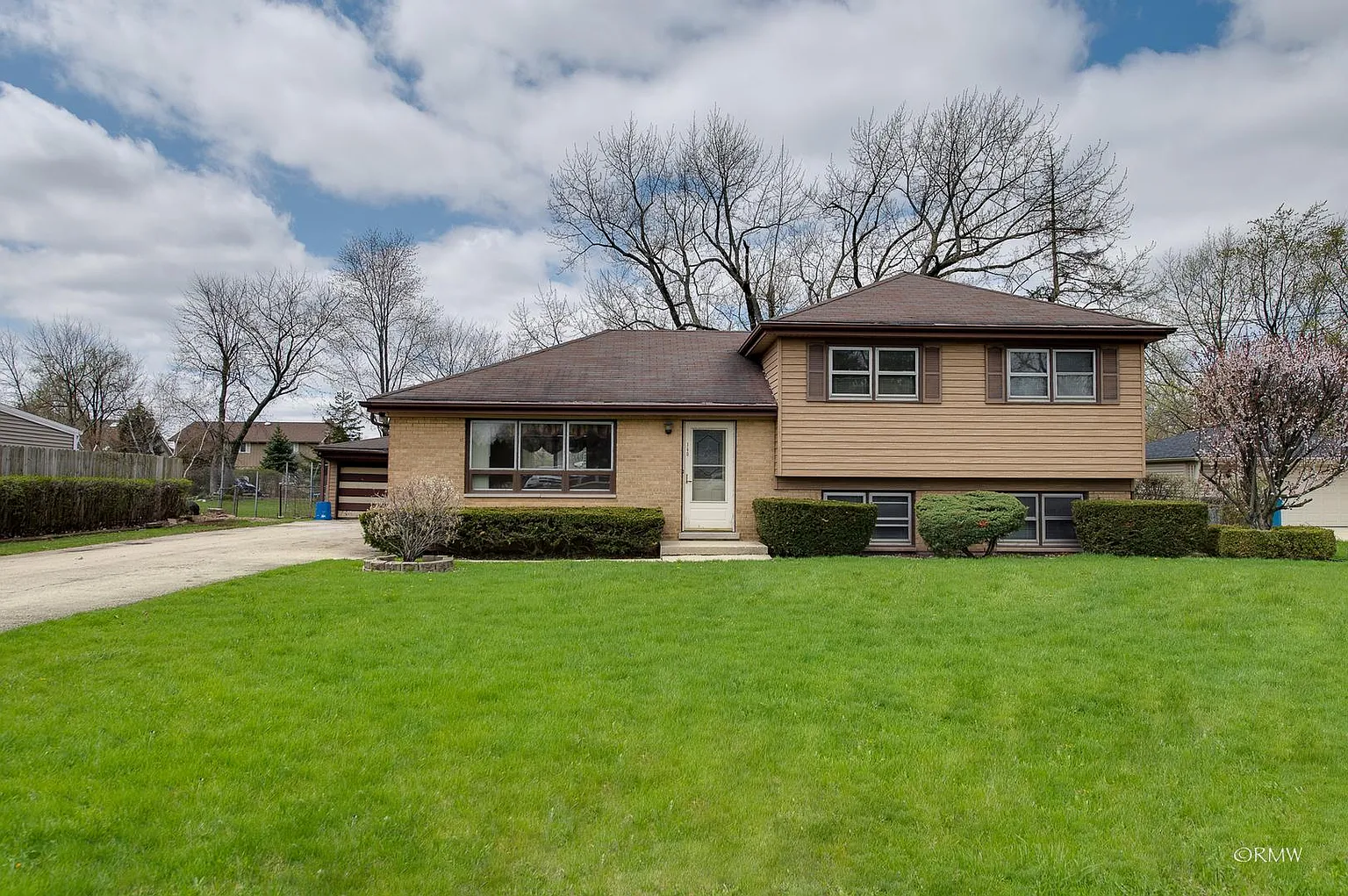 140 N Oakleaf Dr photo 1