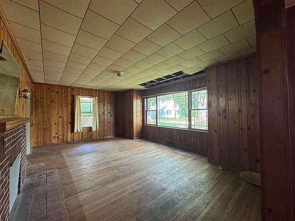 3rd image of 1112 Berry Ln