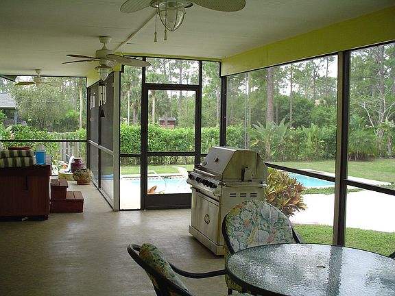HUGE SCREENED PORCH OVERLOOKING POOL