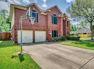 911 Norfolk Dr, Pearland, TX 77584