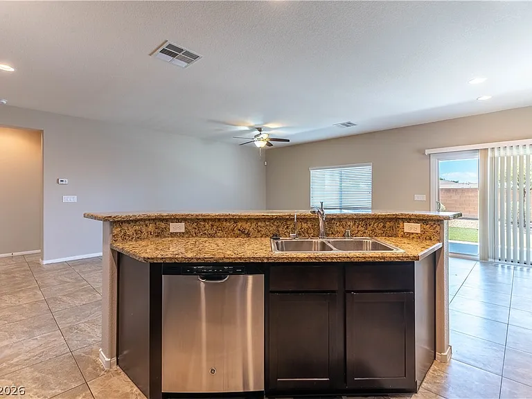 205 Dela Cruz Ave — Photo 10