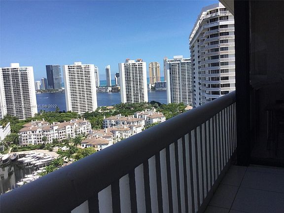 3rd image of 1000 E Island Blvd APT 2505