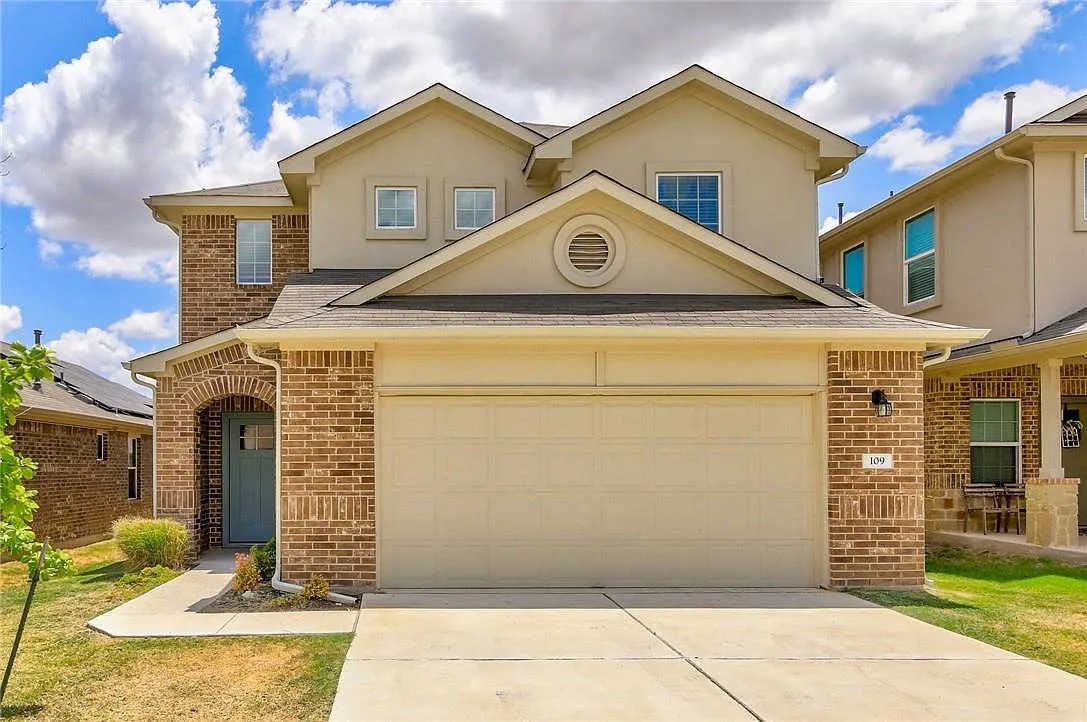 4 bed, 2.5 bath, 2332 sqft, $2,250 — Photo 1