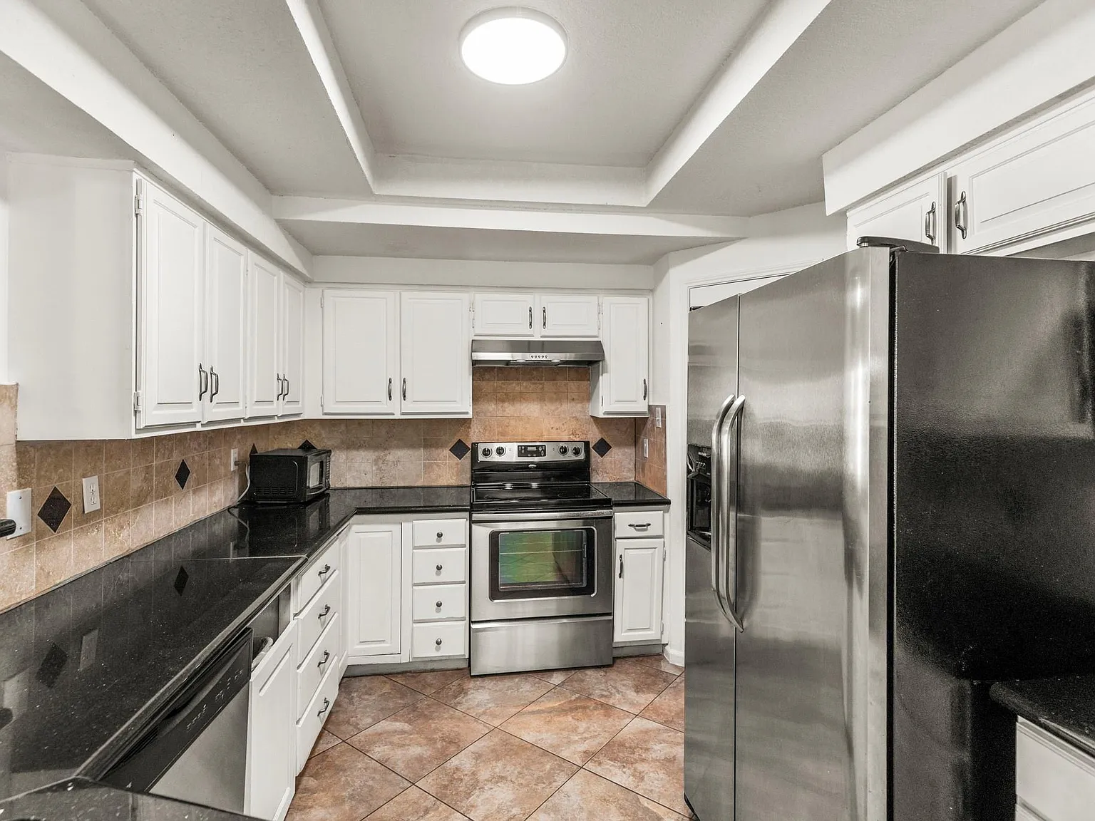 3 bed, 2.5 bath, 1760 sqft, $1,799 — Photo 2