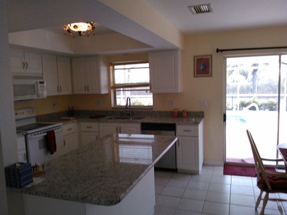 3rd image of 2622 NW 10th St
