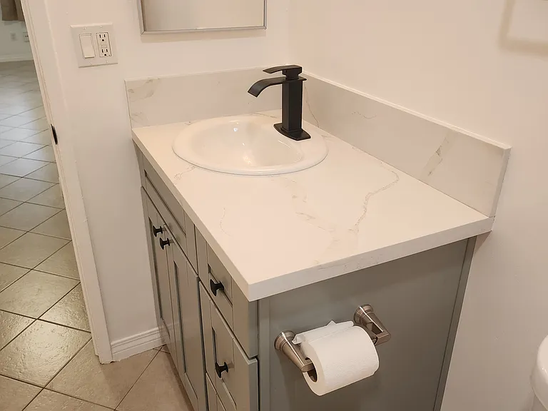 261 E Vermont Ave — Photo 8