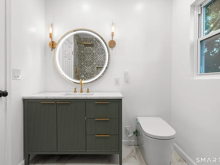 810 Brewster St — Photo 18