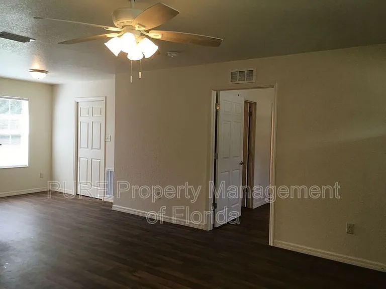 4700 NE 22nd Ave — Photo 3