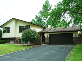 1710 Golf View Cir, Hudson, WI 54016