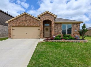 212 Red Fox Ln, Denton, TX 76210