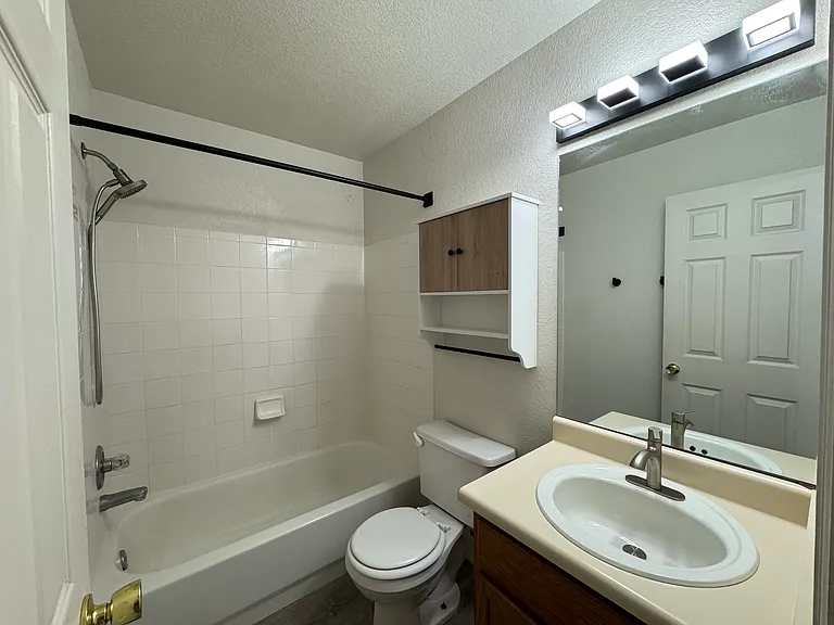 1232 S Waco St #F — Photo 10
