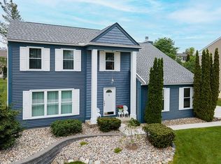 1976 Fairfield Dr, Rochester Hills, MI 48306