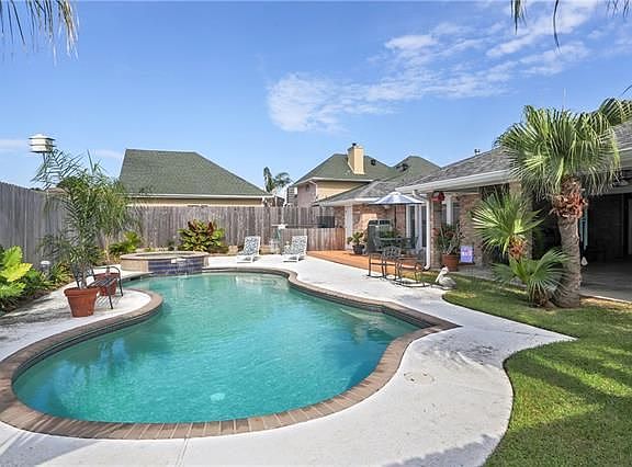 5th image of 13 Saint Thomas Dr